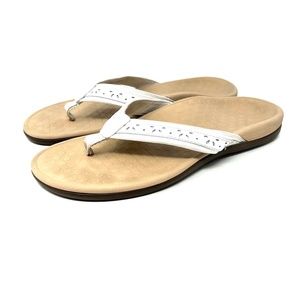 Step into comfort with these stylish Vionic Women's Casandra flip flop sandals